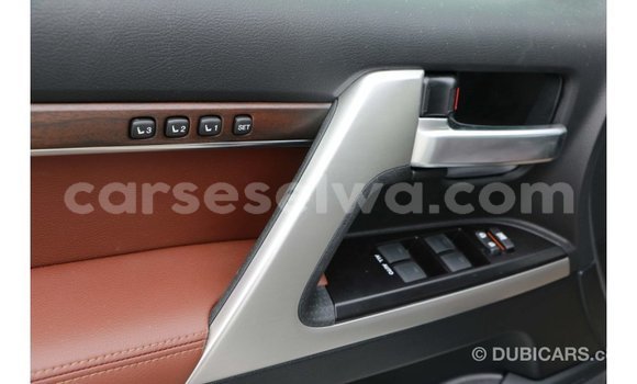 Acheter Import Voiture Toyota Land Cruiser Blanc à Import - Dubai, East Mahé Acheter Import Voiture Toyota Land Cruiser Blanc à Import - Dubai, East Mahé