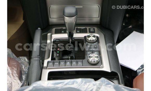 Acheter Import Voiture Toyota Land Cruiser Blanc à Import - Dubai, East Mahé Acheter Import Voiture Toyota Land Cruiser Blanc à Import - Dubai, East Mahé