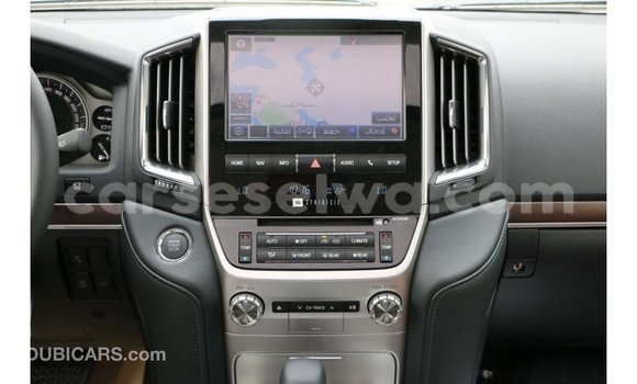 Acheter Import Voiture Toyota Land Cruiser Blanc à Import - Dubai, East Mahé Acheter Import Voiture Toyota Land Cruiser Blanc à Import - Dubai, East Mahé