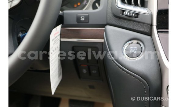 Acheter Import Voiture Toyota Land Cruiser Blanc à Import - Dubai, East Mahé Acheter Import Voiture Toyota Land Cruiser Blanc à Import - Dubai, East Mahé