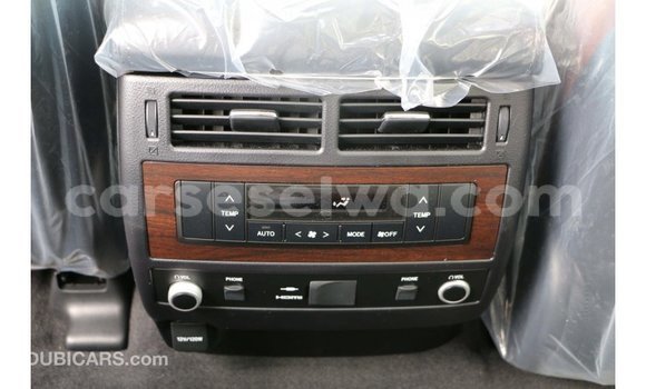 Acheter Import Voiture Toyota Land Cruiser Blanc à Import - Dubai, East Mahé Acheter Import Voiture Toyota Land Cruiser Blanc à Import - Dubai, East Mahé