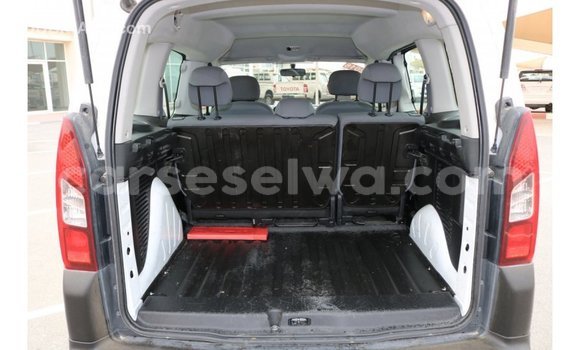 Acheter Import Voiture Peugeot Partner Blanc à Import - Dubai, East Mahé