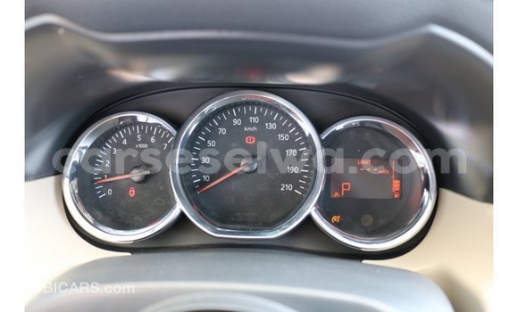 Acheter Import Voiture Renault Duster Blanc à Import - Dubai, East Mahé