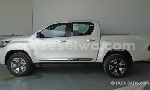 Acheter Import Voiture Toyota Hilux Blanc à Import - Dubai, East Mahé Acheter Import Voiture Toyota Hilux Blanc à Import - Dubai, East Mahé