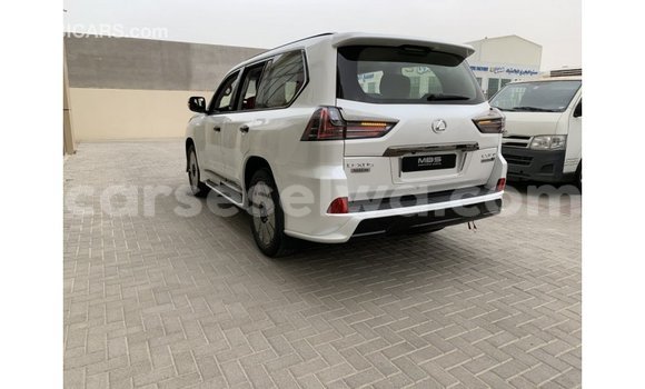 Acheter Import Voiture Lexus LX Blanc à Import - Dubai, East Mahé Acheter Import Voiture Lexus LX Blanc à Import - Dubai, East Mahé