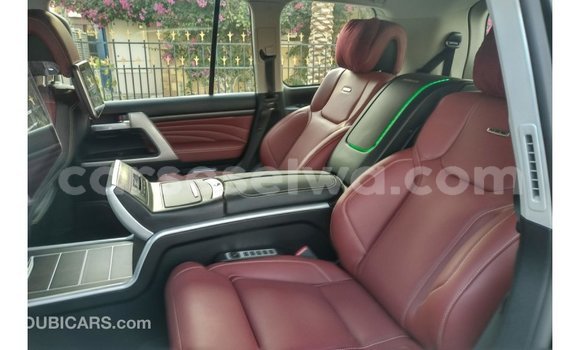 Acheter Import Voiture Toyota Land Cruiser Noir à Import - Dubai, East Mahé Acheter Import Voiture Toyota Land Cruiser Noir à Import - Dubai, East Mahé