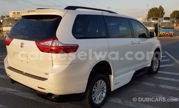 Acheter Import Voiture Toyota Sienna Blanc à Import - Dubai, East Mahé Acheter Import Voiture Toyota Sienna Blanc à Import - Dubai, East Mahé