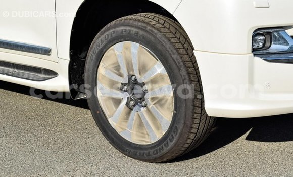 Acheter Import Voiture Toyota Land Cruiser Blanc à Import - Dubai, East Mahé Acheter Import Voiture Toyota Land Cruiser Blanc à Import - Dubai, East Mahé