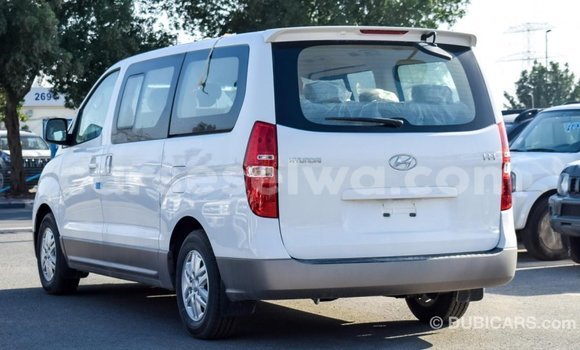 Acheter Import Voiture Hyundai Accent Blanc à Import - Dubai, East Mahé Acheter Import Voiture Hyundai Accent Blanc à Import - Dubai, East Mahé