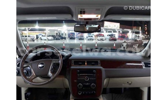 Acheter Import Voiture Chevrolet Silverado Noir à Import - Dubai, East Mahé Acheter Import Voiture Chevrolet Silverado Noir à Import - Dubai, East Mahé