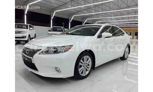 Acheter Import Voiture Lexus ES Blanc à Import - Dubai, East Mahé Acheter Import Voiture Lexus ES Blanc à Import - Dubai, East Mahé