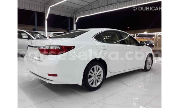 Acheter Import Voiture Lexus ES Blanc à Import - Dubai, East Mahé Acheter Import Voiture Lexus ES Blanc à Import - Dubai, East Mahé