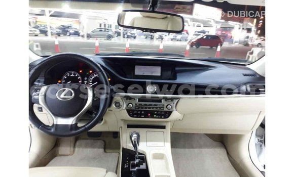 Acheter Import Voiture Lexus ES Blanc à Import - Dubai, East Mahé Acheter Import Voiture Lexus ES Blanc à Import - Dubai, East Mahé