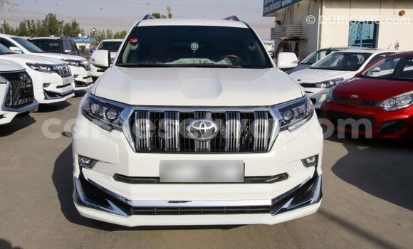 Acheter Import Voiture Toyota Prado Blanc à Import - Dubai, East Mahé Acheter Import Voiture Toyota Prado Blanc à Import - Dubai, East Mahé