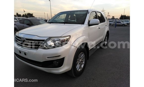 Acheter Import Voiture Toyota Fortuner Blanc à Import - Dubai, East Mahé Acheter Import Voiture Toyota Fortuner Blanc à Import - Dubai, East Mahé
