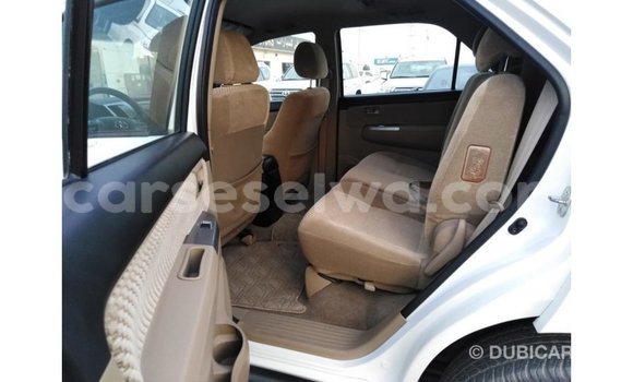 Acheter Import Voiture Toyota Fortuner Blanc à Import - Dubai, East Mahé Acheter Import Voiture Toyota Fortuner Blanc à Import - Dubai, East Mahé