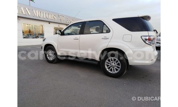 Acheter Import Voiture Toyota Fortuner Blanc à Import - Dubai, East Mahé Acheter Import Voiture Toyota Fortuner Blanc à Import - Dubai, East Mahé