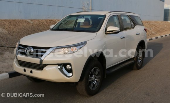 Acheter Import Voiture Toyota Fortuner Noir à Import - Dubai, East Mahé Acheter Import Voiture Toyota Fortuner Noir à Import - Dubai, East Mahé