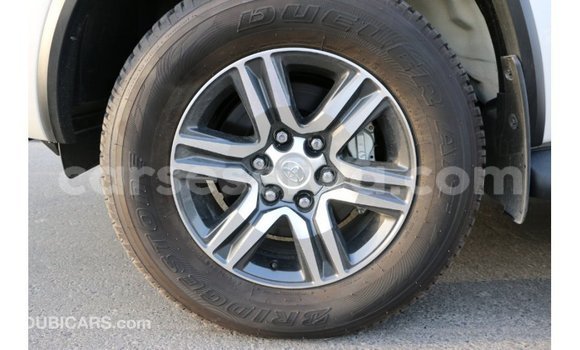 Acheter Import Voiture Toyota Fortuner Noir à Import - Dubai, East Mahé Acheter Import Voiture Toyota Fortuner Noir à Import - Dubai, East Mahé
