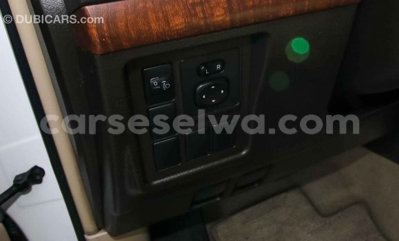 Acheter Import Voiture Toyota Prado Blanc à Import - Dubai, East Mahé Acheter Import Voiture Toyota Prado Blanc à Import - Dubai, East Mahé