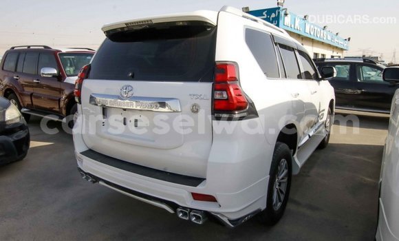 Acheter Import Voiture Toyota Prado Blanc à Import - Dubai, East Mahé Acheter Import Voiture Toyota Prado Blanc à Import - Dubai, East Mahé