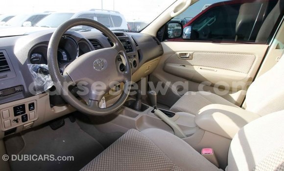 Acheter Import Voiture Toyota Fortuner Blanc à Import - Dubai, East Mahé Acheter Import Voiture Toyota Fortuner Blanc à Import - Dubai, East Mahé