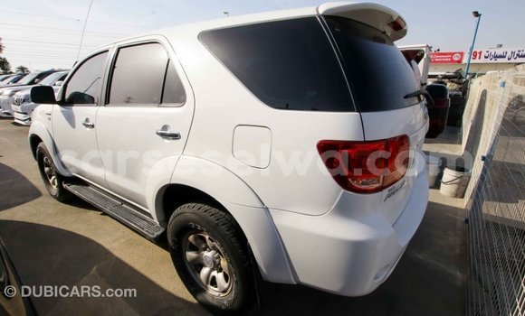 Acheter Import Voiture Toyota Fortuner Blanc à Import - Dubai, East Mahé Acheter Import Voiture Toyota Fortuner Blanc à Import - Dubai, East Mahé