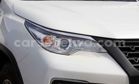 Acheter Import Voiture Toyota Fortuner Blanc à Import - Dubai, East Mahé Acheter Import Voiture Toyota Fortuner Blanc à Import - Dubai, East Mahé