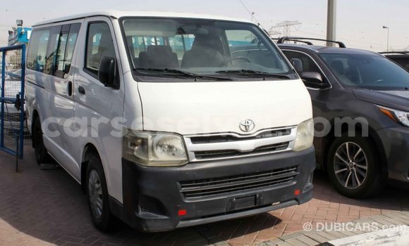 Acheter Import Voiture Toyota Hiace Blanc à Import - Dubai, East Mahé Acheter Import Voiture Toyota Hiace Blanc à Import - Dubai, East Mahé