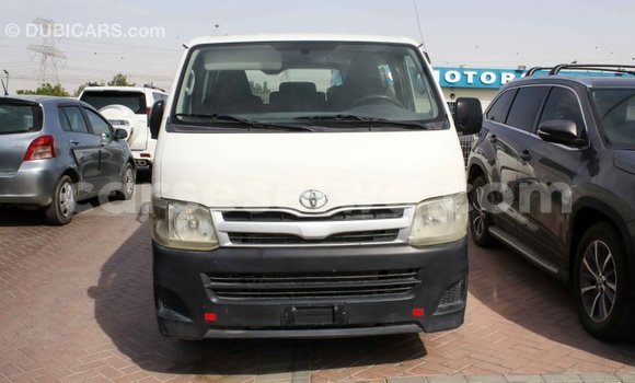 Acheter Import Voiture Toyota Hiace Blanc à Import - Dubai, East Mahé Acheter Import Voiture Toyota Hiace Blanc à Import - Dubai, East Mahé