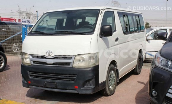 Acheter Import Voiture Toyota Hiace Blanc à Import - Dubai, East Mahé Acheter Import Voiture Toyota Hiace Blanc à Import - Dubai, East Mahé