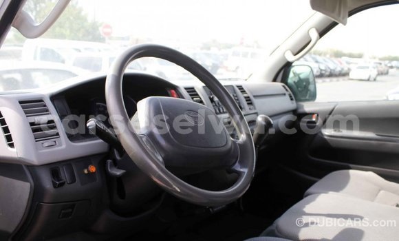 Acheter Import Voiture Toyota Hiace Blanc à Import - Dubai, East Mahé Acheter Import Voiture Toyota Hiace Blanc à Import - Dubai, East Mahé