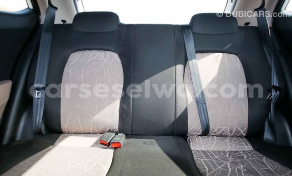 Acheter Import Voiture Hyundai i10 Blanc à Import - Dubai, East Mahé Acheter Import Voiture Hyundai i10 Blanc à Import - Dubai, East Mahé