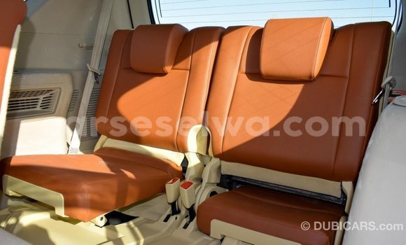 Acheter Import Voiture Toyota Prado Blanc à Import - Dubai, East Mahé Acheter Import Voiture Toyota Prado Blanc à Import - Dubai, East Mahé