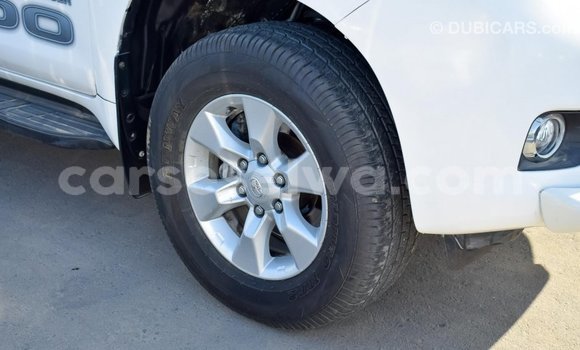 Acheter Import Voiture Toyota Prado Blanc à Import - Dubai, East Mahé Acheter Import Voiture Toyota Prado Blanc à Import - Dubai, East Mahé