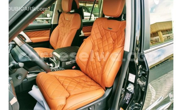 Acheter Import Voiture Toyota Land Cruiser Noir à Import - Dubai, East Mahé Acheter Import Voiture Toyota Land Cruiser Noir à Import - Dubai, East Mahé