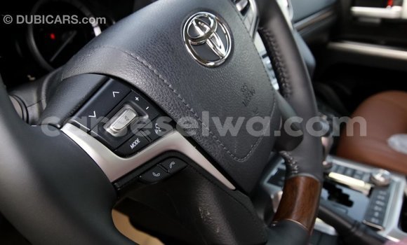 Acheter Import Voiture Toyota Land Cruiser Noir à Import - Dubai, East Mahé Acheter Import Voiture Toyota Land Cruiser Noir à Import - Dubai, East Mahé