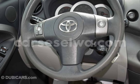 Acheter Import Utilitaire Toyota Ade Blanc à Import - Dubai, East Mahé