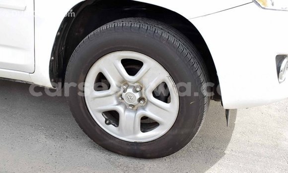 Acheter Import Utilitaire Toyota Ade Blanc à Import - Dubai, East Mahé Acheter Import Utilitaire Toyota Ade Blanc à Import - Dubai, East Mahé