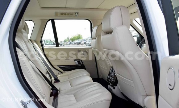 Acheter Import Voiture Land Rover Range Rover Blanc à Import - Dubai, East Mahé Acheter Import Voiture Land Rover Range Rover Blanc à Import - Dubai, East Mahé
