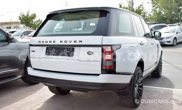 Acheter Import Voiture Land Rover Range Rover Blanc à Import - Dubai, East Mahé Acheter Import Voiture Land Rover Range Rover Blanc à Import - Dubai, East Mahé