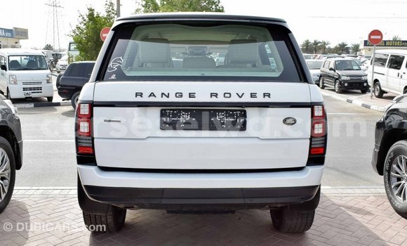 Acheter Import Voiture Land Rover Range Rover Blanc à Import - Dubai, East Mahé Acheter Import Voiture Land Rover Range Rover Blanc à Import - Dubai, East Mahé