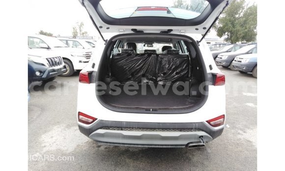 Acheter Import Voiture Hyundai Santa Fe Blanc à Import - Dubai, East Mahé Acheter Import Voiture Hyundai Santa Fe Blanc à Import - Dubai, East Mahé