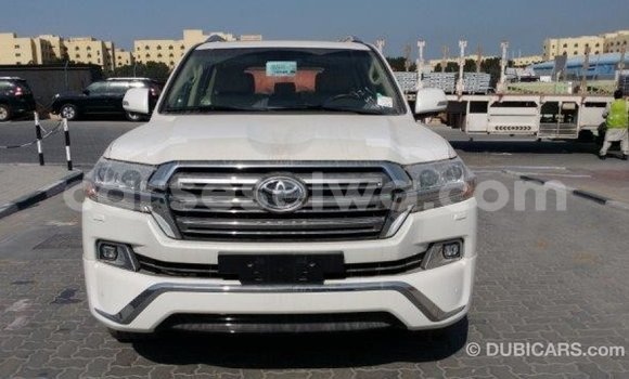 Buy Import Toyota Land Cruiser White Car in Import - Dubai in East Mahé Buy Import Toyota Land Cruiser White Car in Import - Dubai in East Mahé