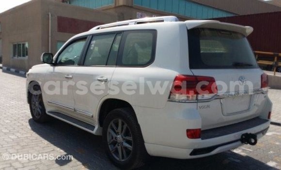 Buy Import Toyota Land Cruiser White Car in Import - Dubai in East Mahé Buy Import Toyota Land Cruiser White Car in Import - Dubai in East Mahé