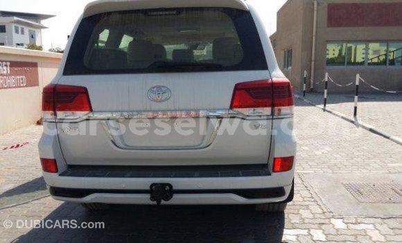 Buy Import Toyota Land Cruiser White Car in Import - Dubai in East Mahé Buy Import Toyota Land Cruiser White Car in Import - Dubai in East Mahé