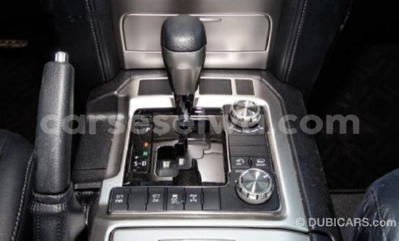 Buy Import Toyota Land Cruiser White Car in Import - Dubai in East Mahé Buy Import Toyota Land Cruiser White Car in Import - Dubai in East Mahé