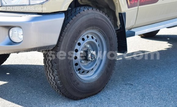 Acheter Import Voiture Toyota Land Cruiser Beige à Import - Dubai, East Mahé Acheter Import Voiture Toyota Land Cruiser Beige à Import - Dubai, East Mahé