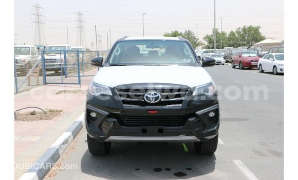 Acheter Import Voiture Toyota Fortuner Noir à Import - Dubai, East Mahé Acheter Import Voiture Toyota Fortuner Noir à Import - Dubai, East Mahé