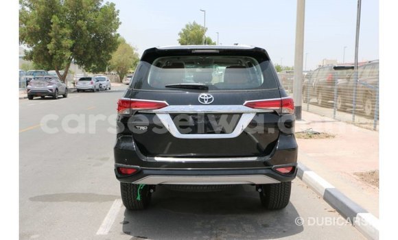 Acheter Import Voiture Toyota Fortuner Noir à Import - Dubai, East Mahé Acheter Import Voiture Toyota Fortuner Noir à Import - Dubai, East Mahé